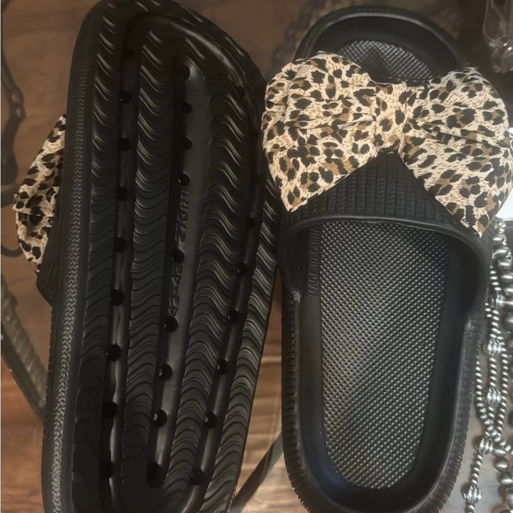 Leopard Bow Black Slide Sandals